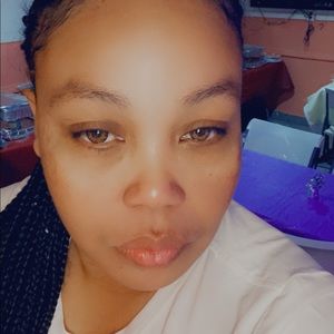 Meet your Posher, Alicia